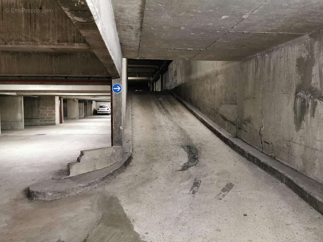 Parking à PARIS-19E
