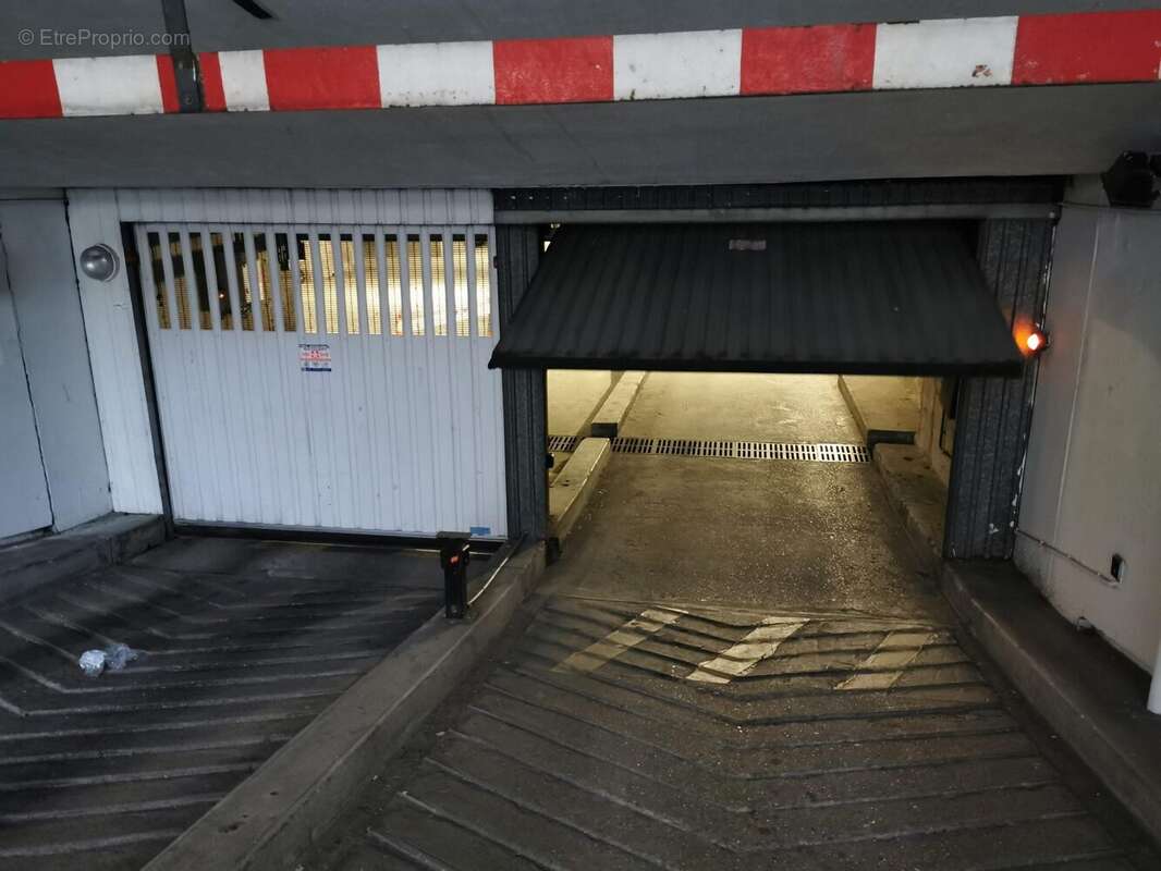 Parking à PARIS-19E