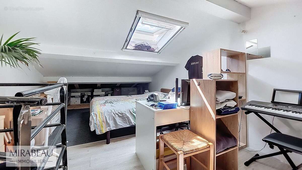 Maison à LA BASTIDE-DES-JOURDANS