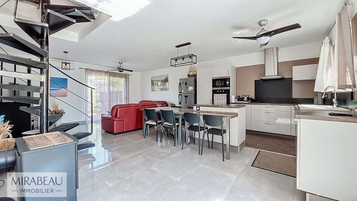 Maison à LA BASTIDE-DES-JOURDANS