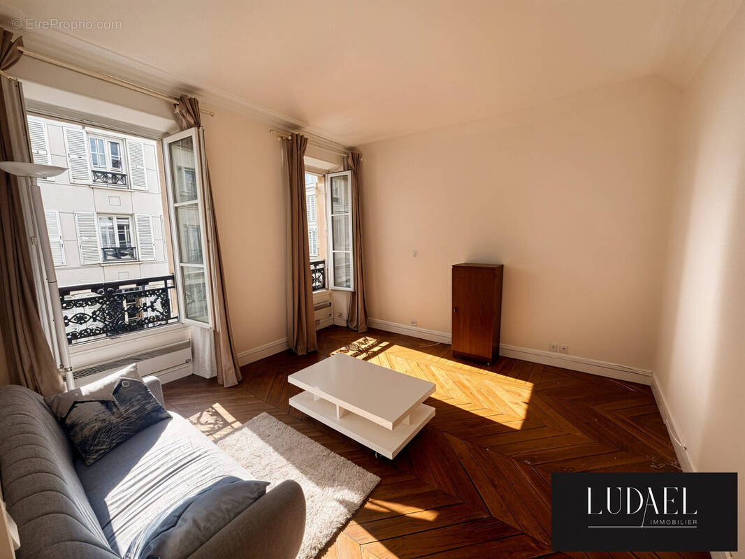 Appartement à PARIS-17E
