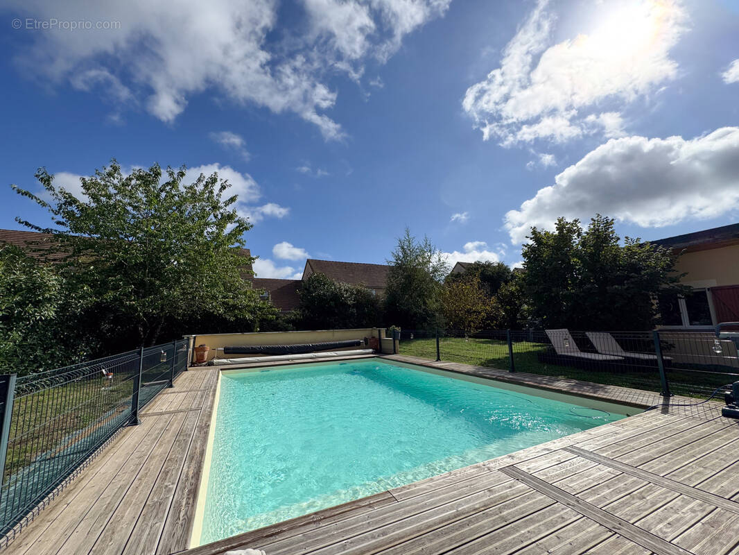 Maison à MONCE-EN-BELIN