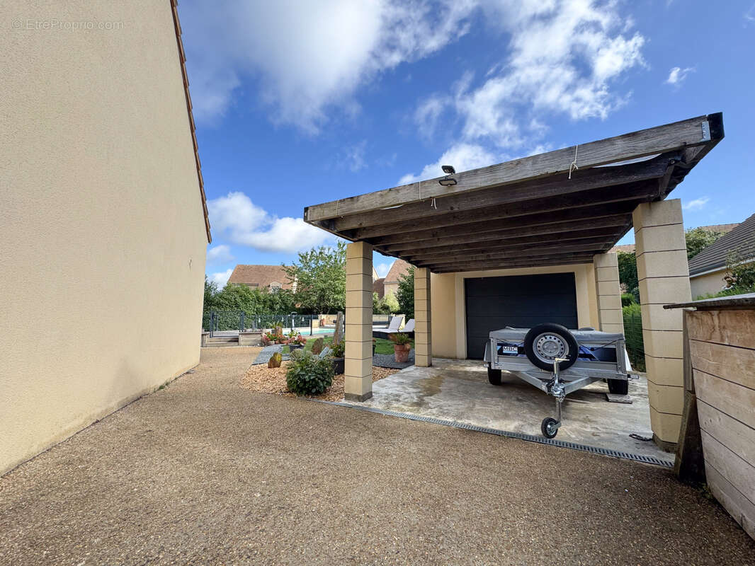 Maison à MONCE-EN-BELIN