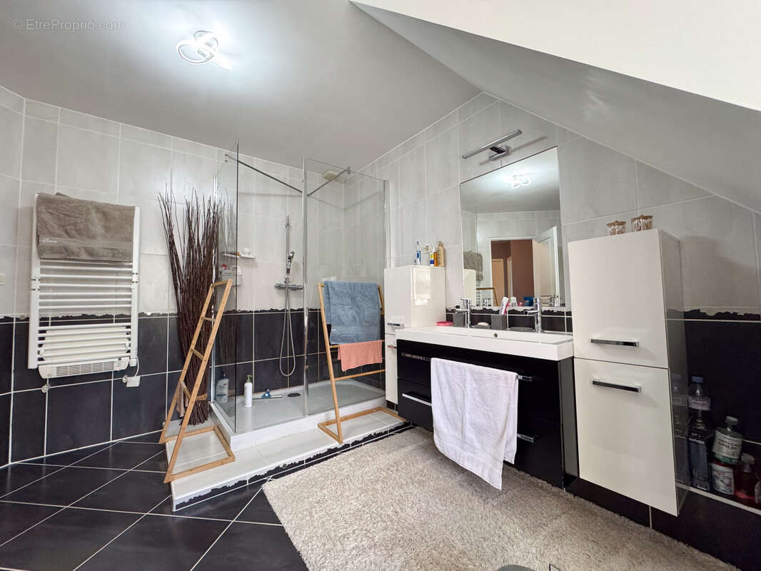 Maison à MONCE-EN-BELIN