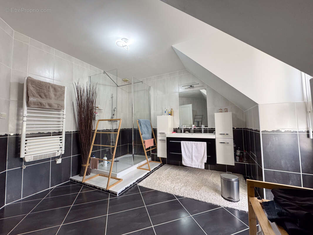 Maison à MONCE-EN-BELIN