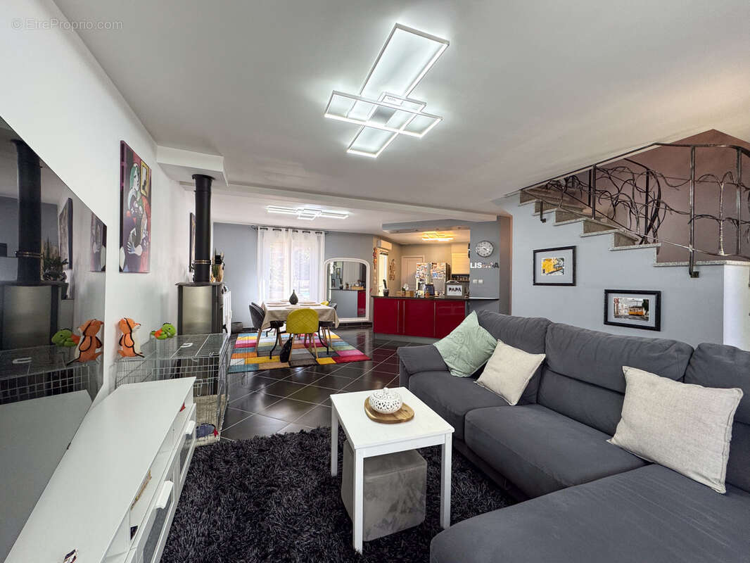 Maison à MONCE-EN-BELIN