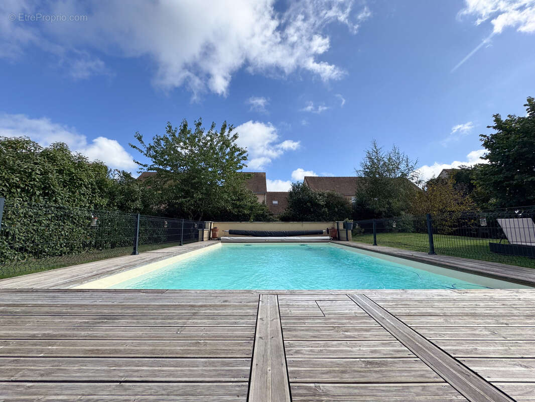 Maison à MONCE-EN-BELIN