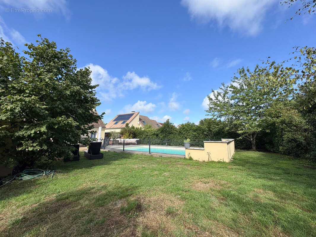 Maison à MONCE-EN-BELIN