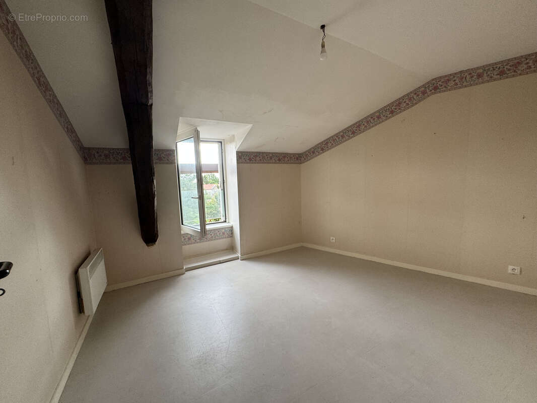 Appartement à SAINT-ROMAIN-LACHALM