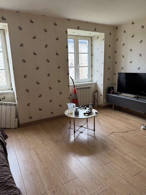 Appartement à SAINT-ROMAIN-LACHALM