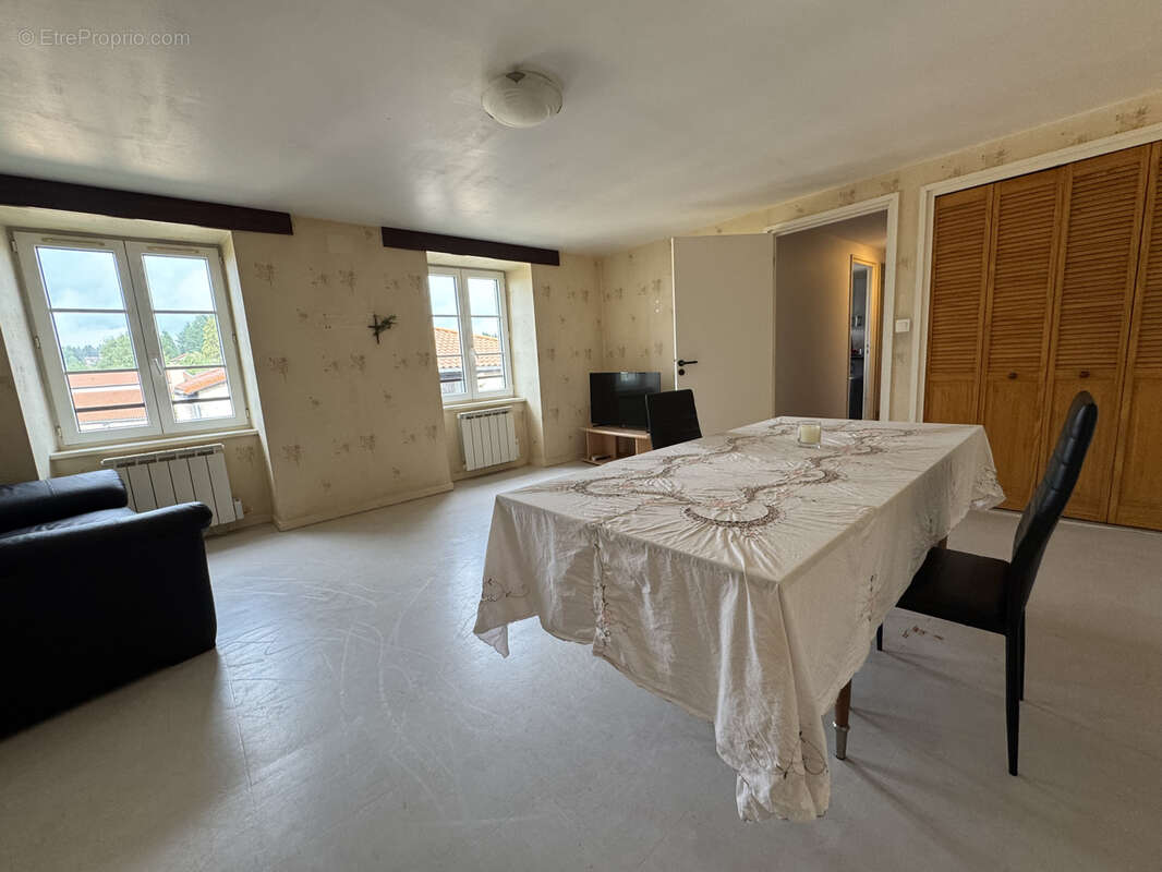 Appartement à SAINT-ROMAIN-LACHALM