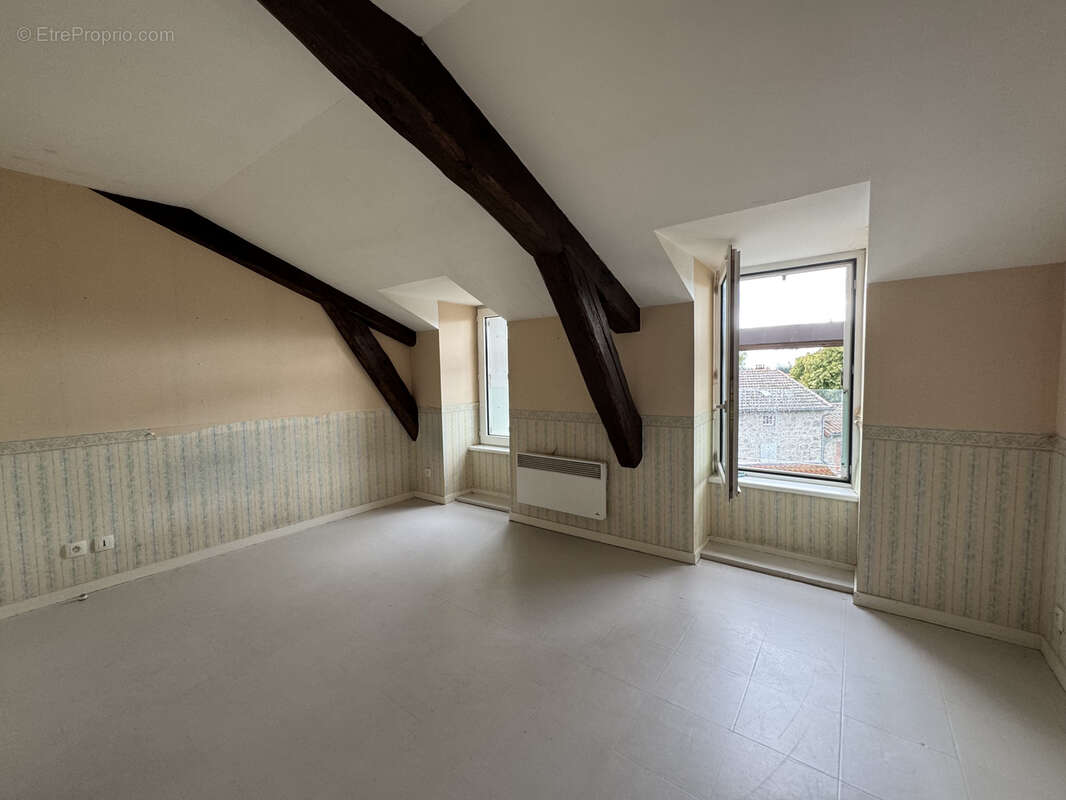 Appartement à SAINT-ROMAIN-LACHALM