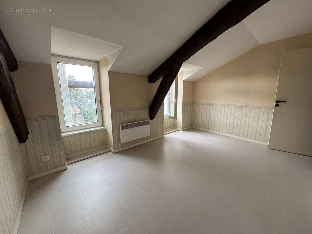 Appartement à SAINT-ROMAIN-LACHALM