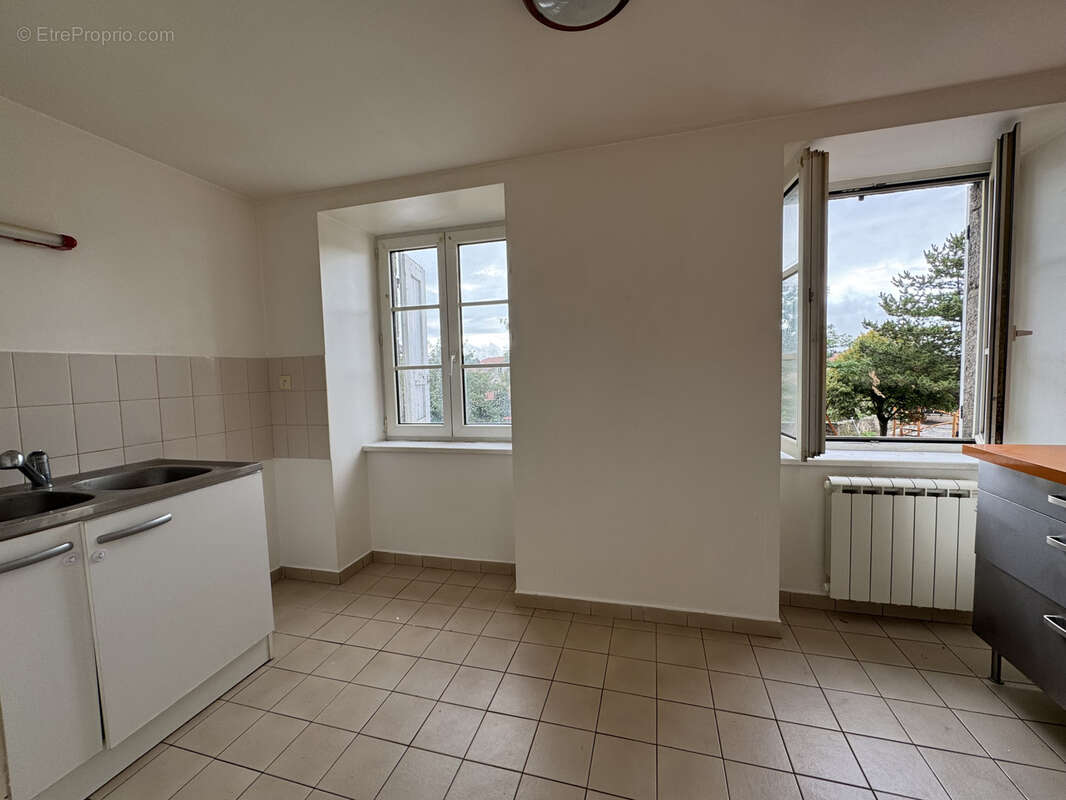 Appartement à SAINT-ROMAIN-LACHALM