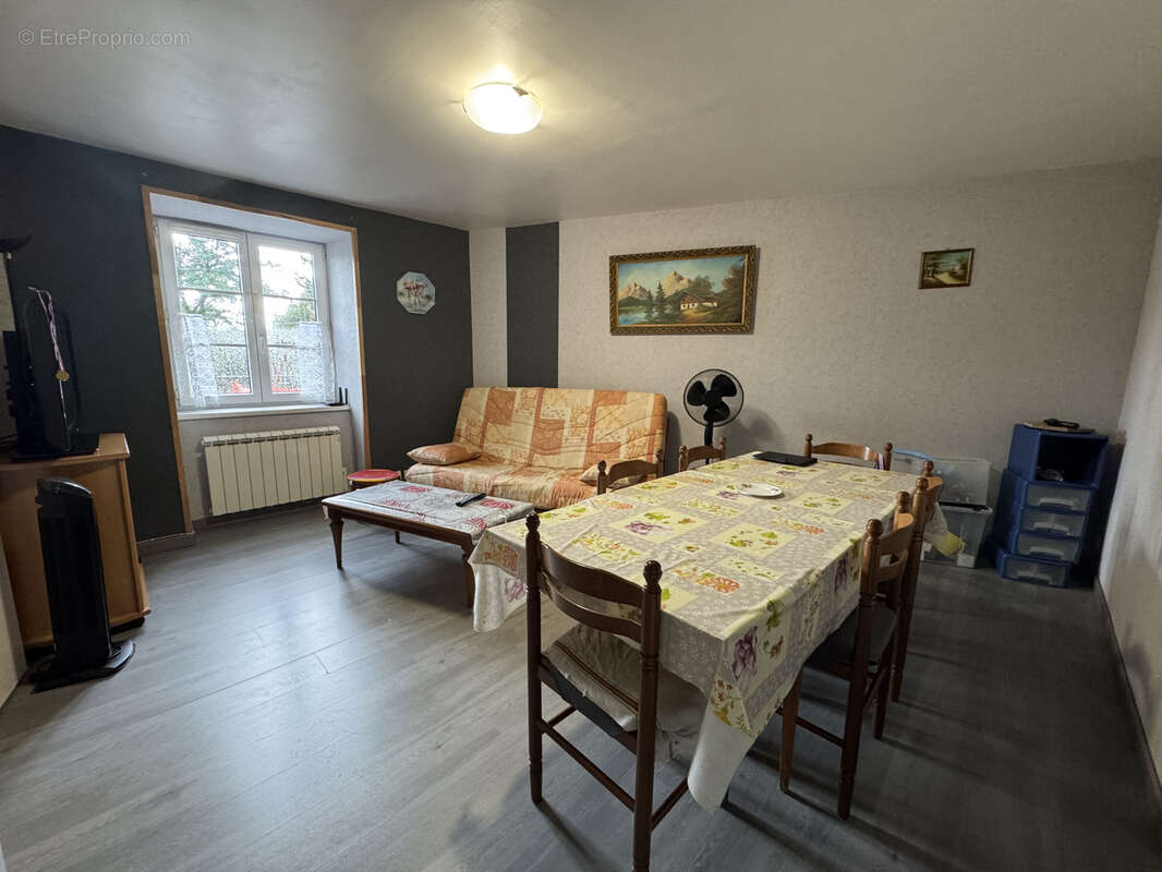 Appartement à SAINT-ROMAIN-LACHALM