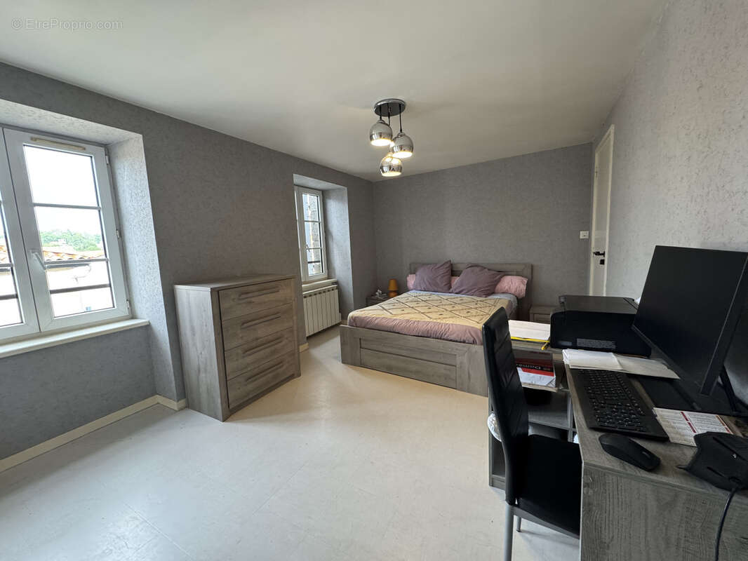 Appartement à SAINT-ROMAIN-LACHALM