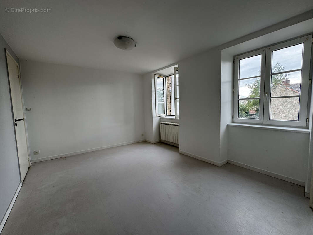 Appartement à SAINT-ROMAIN-LACHALM