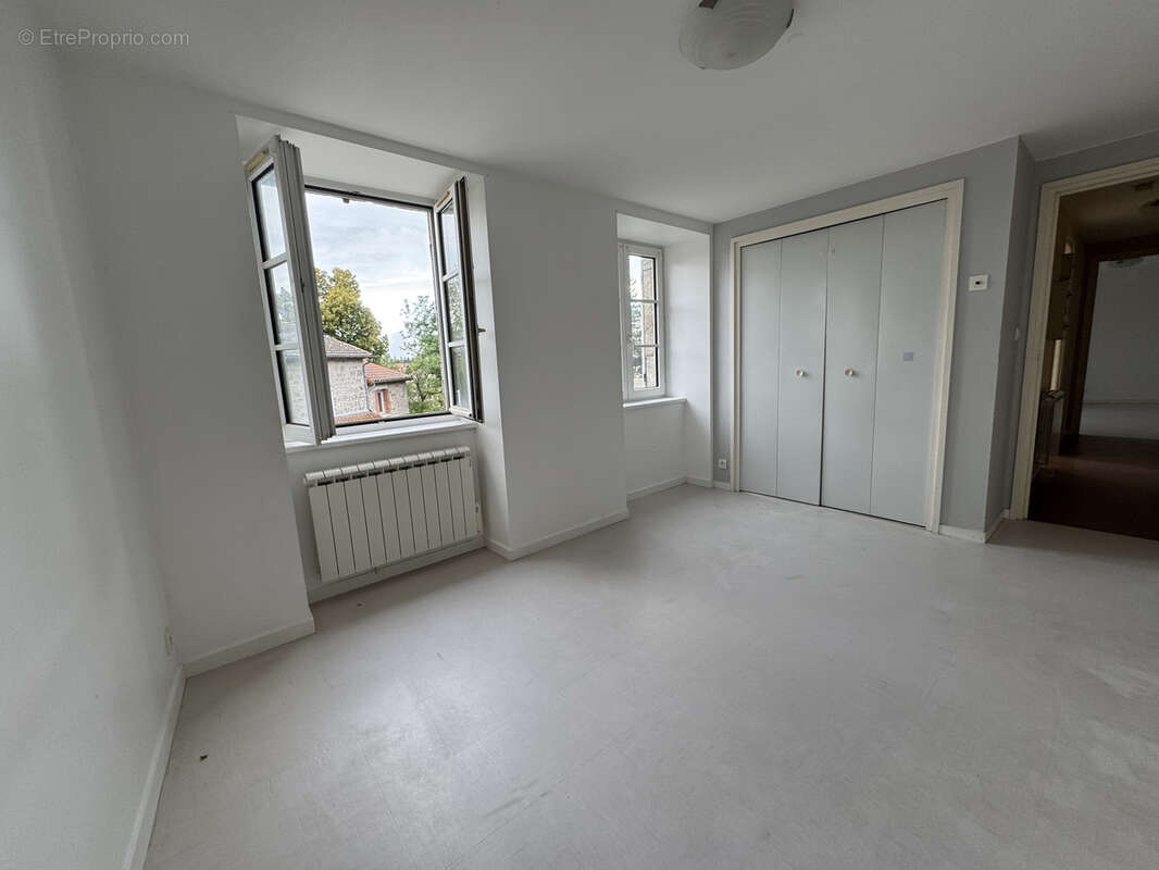 Appartement à SAINT-ROMAIN-LACHALM