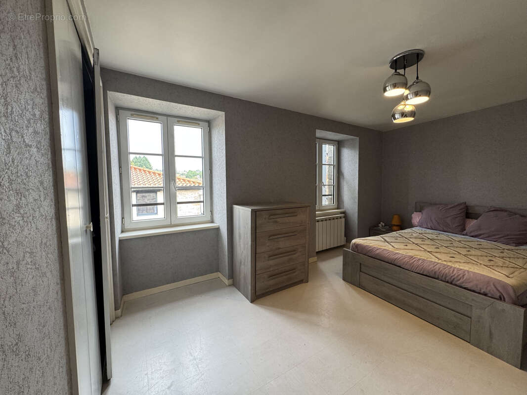 Appartement à SAINT-ROMAIN-LACHALM