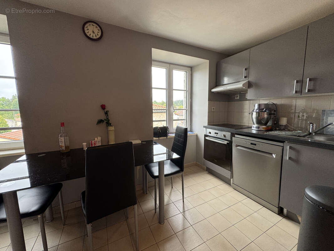 Appartement à SAINT-ROMAIN-LACHALM