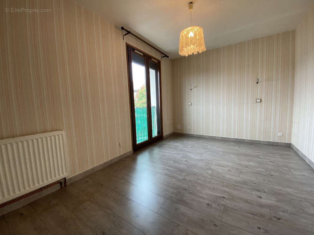 Maison à ONET-LE-CHATEAU