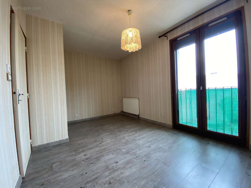 Maison à ONET-LE-CHATEAU