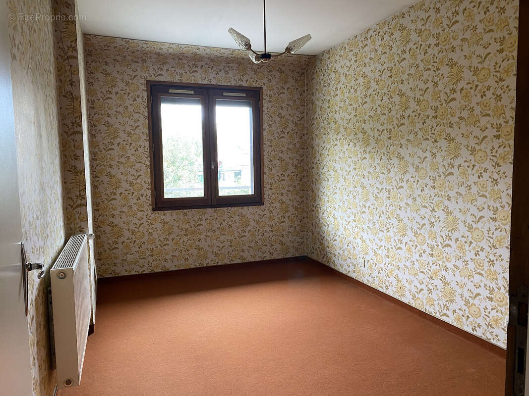 Maison à ONET-LE-CHATEAU