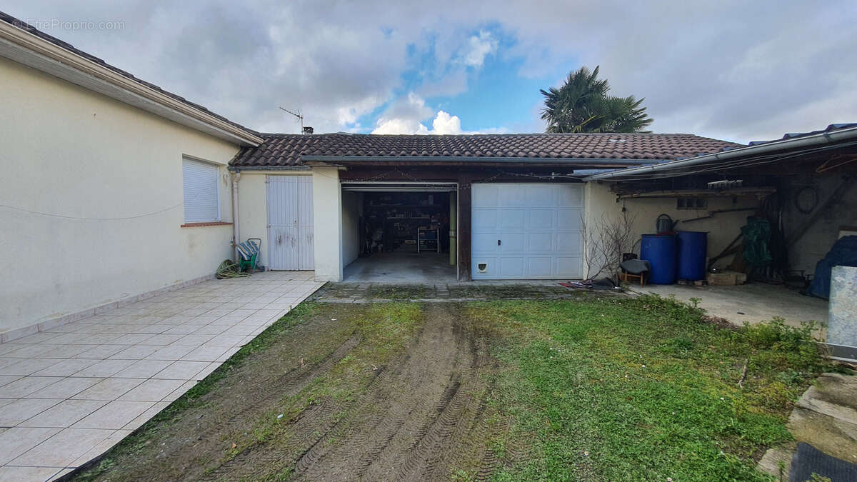 Maison à LAMARQUE-PONTACQ