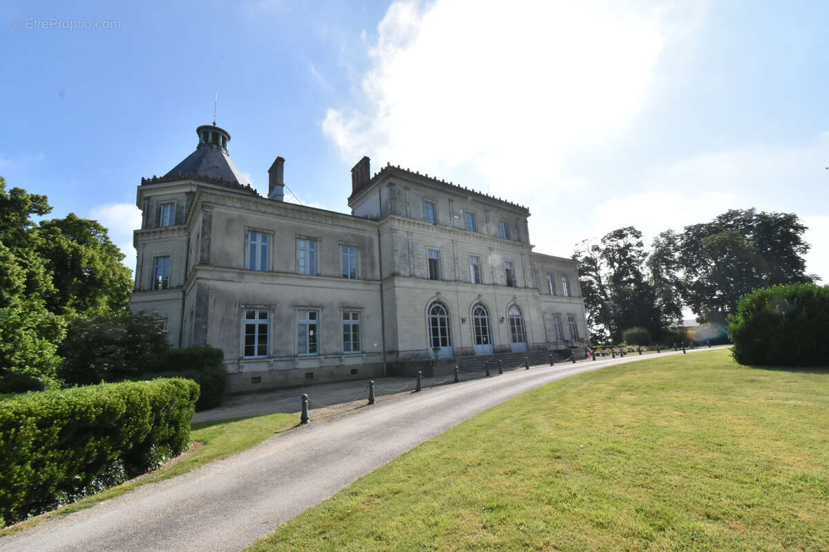 Appartement à LA VARENNE