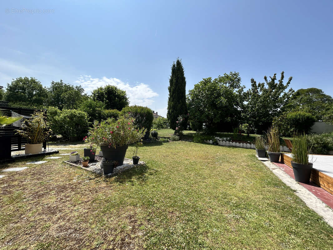 Maison à BARBEZIEUX-SAINT-HILAIRE