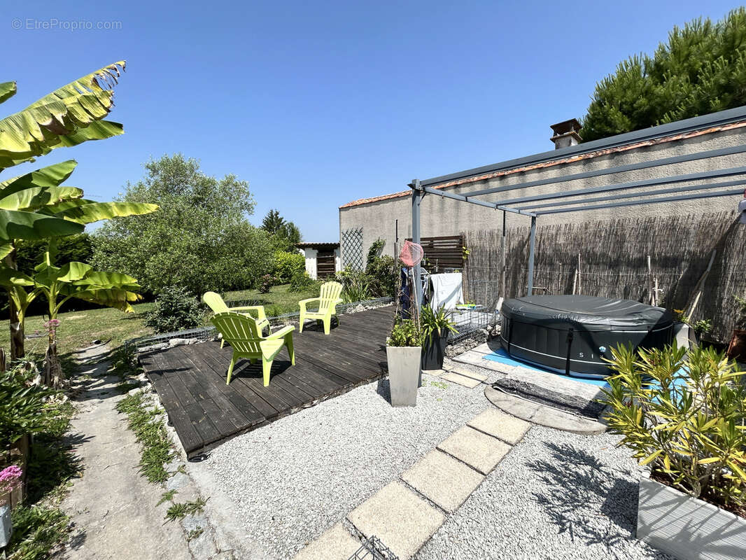 Maison à BARBEZIEUX-SAINT-HILAIRE