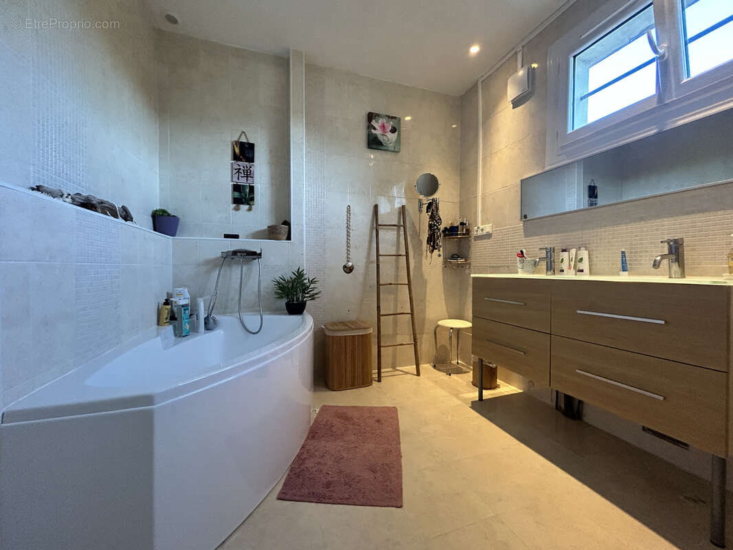 Maison à BARBEZIEUX-SAINT-HILAIRE