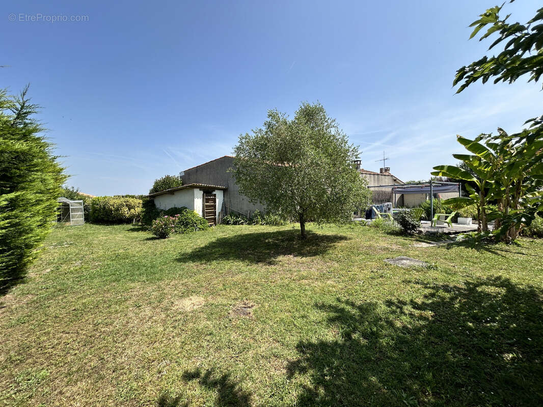 Maison à BARBEZIEUX-SAINT-HILAIRE