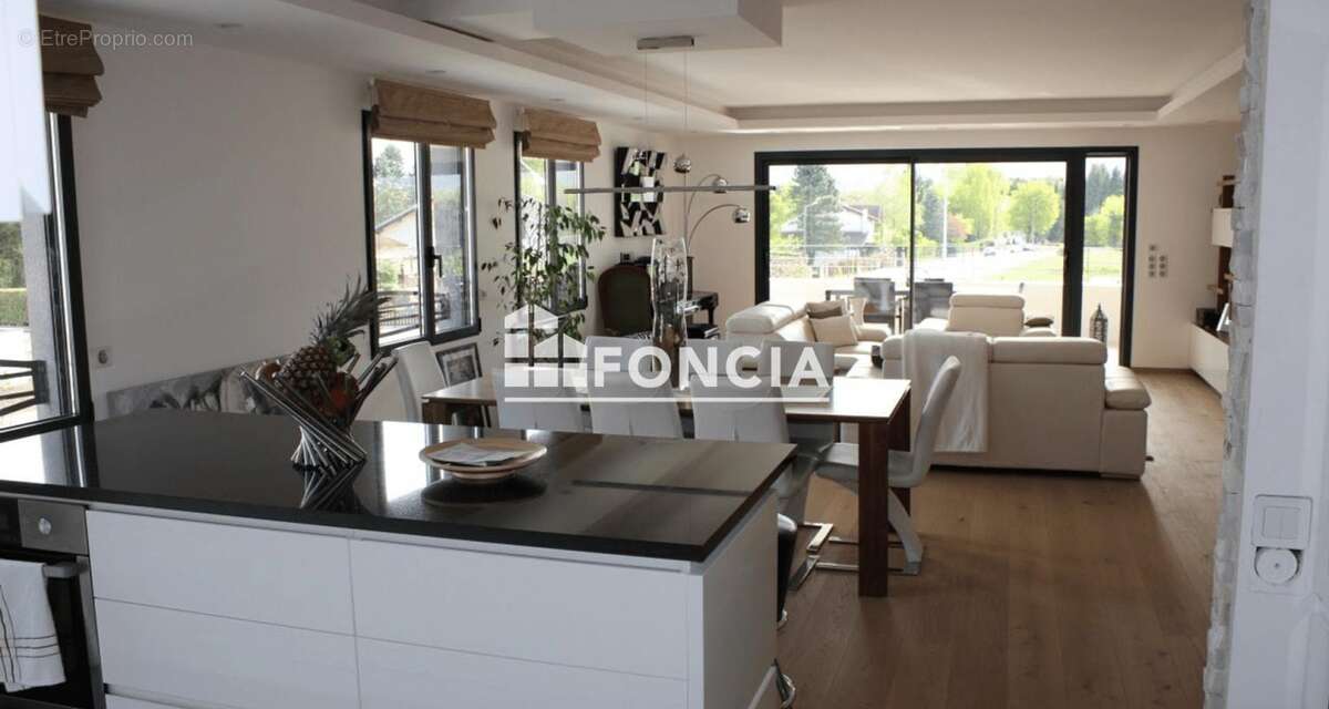 Appartement à SAINT-GENIS-POUILLY