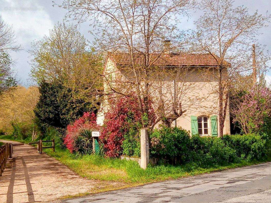 Maison à SAINTE-COLOMBE-SUR-L&#039;HERS