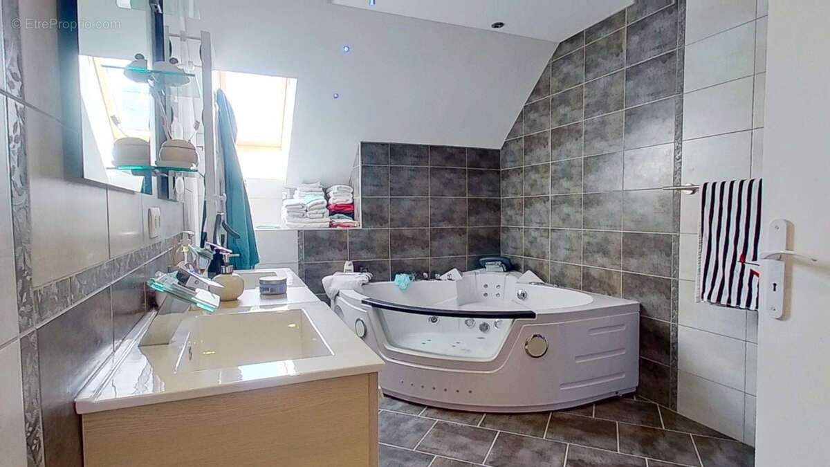 Maison à VAL-D&#039;ORNAIN