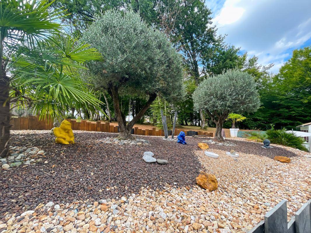 Maison à NOTRE-DAME-DE-SANILHAC