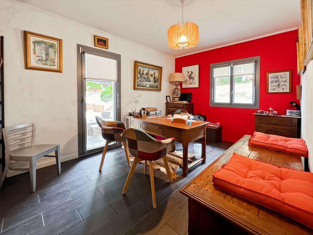 Maison à NOTRE-DAME-DE-SANILHAC