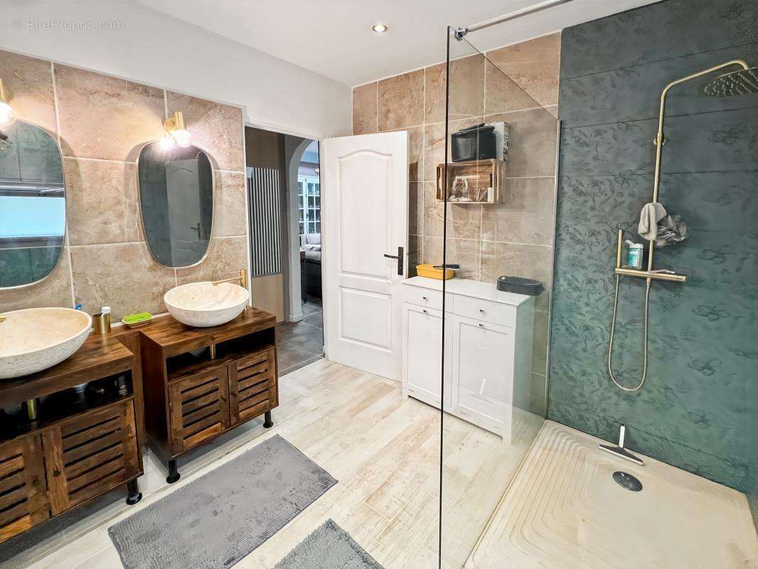 Maison à NOTRE-DAME-DE-SANILHAC