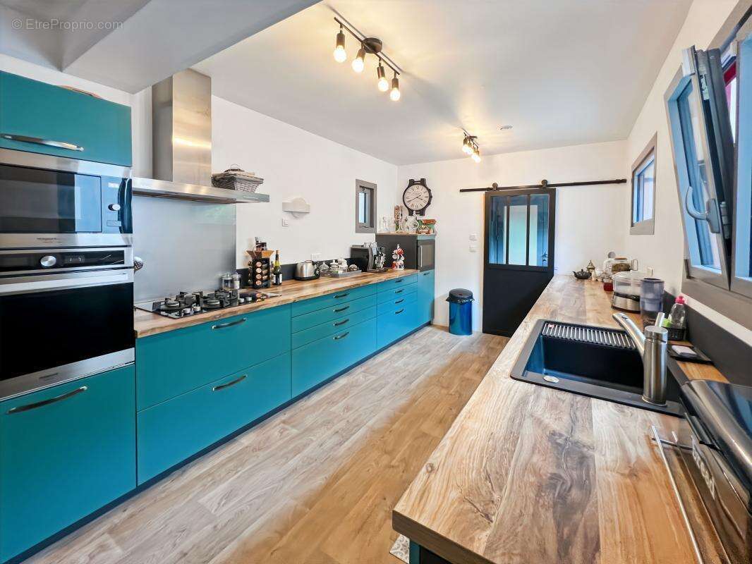 Maison à NOTRE-DAME-DE-SANILHAC