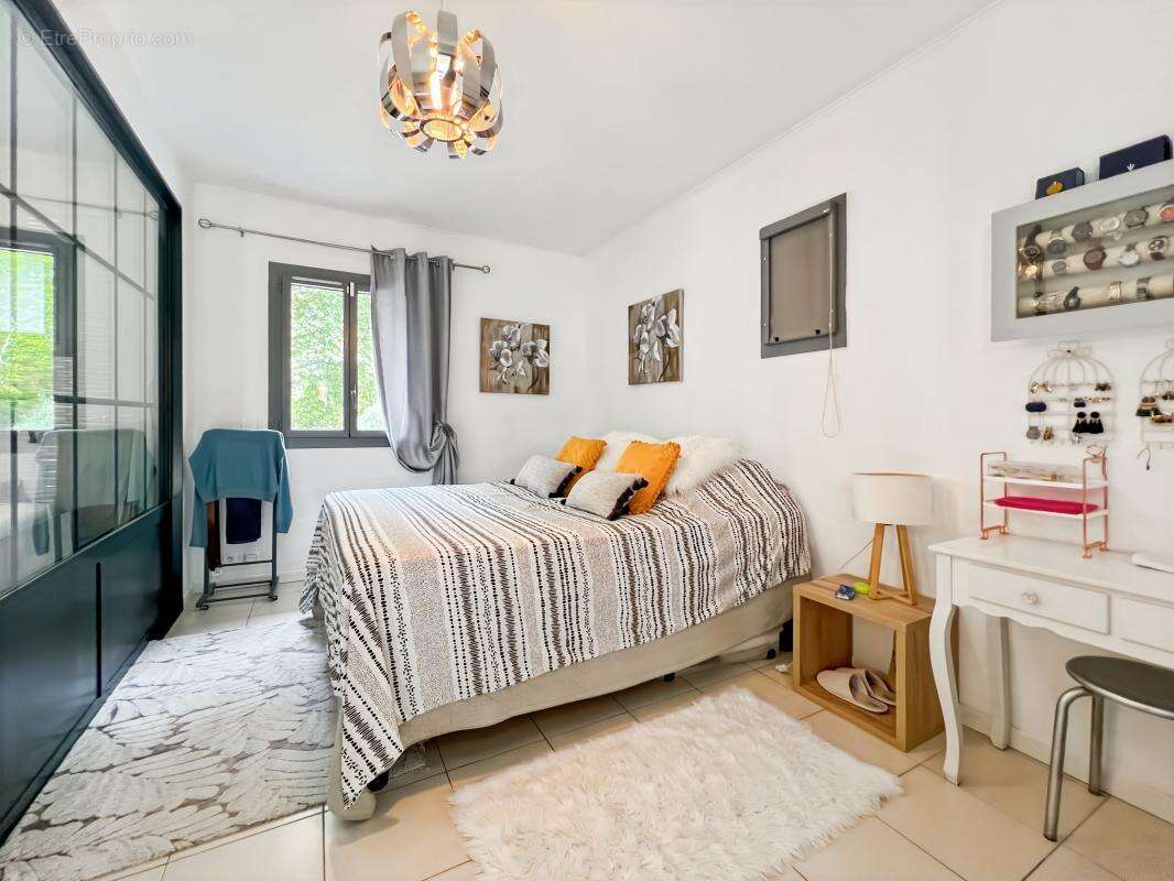 Maison à NOTRE-DAME-DE-SANILHAC