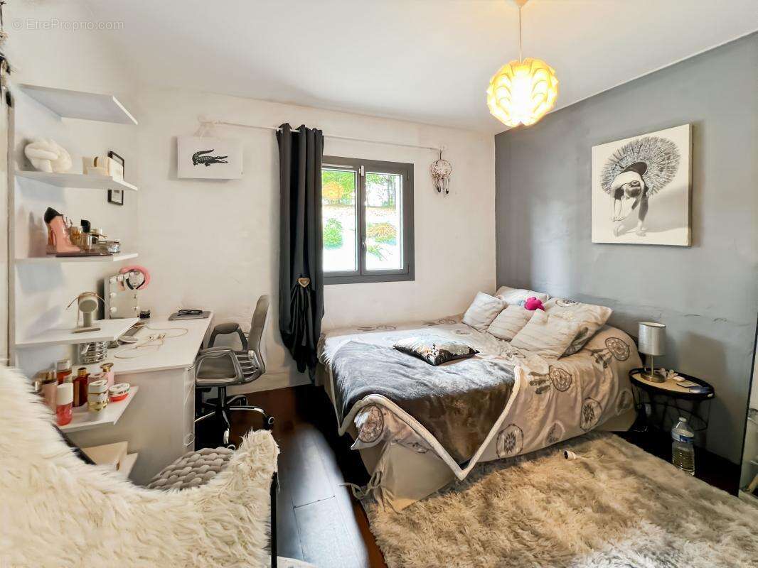 Maison à NOTRE-DAME-DE-SANILHAC