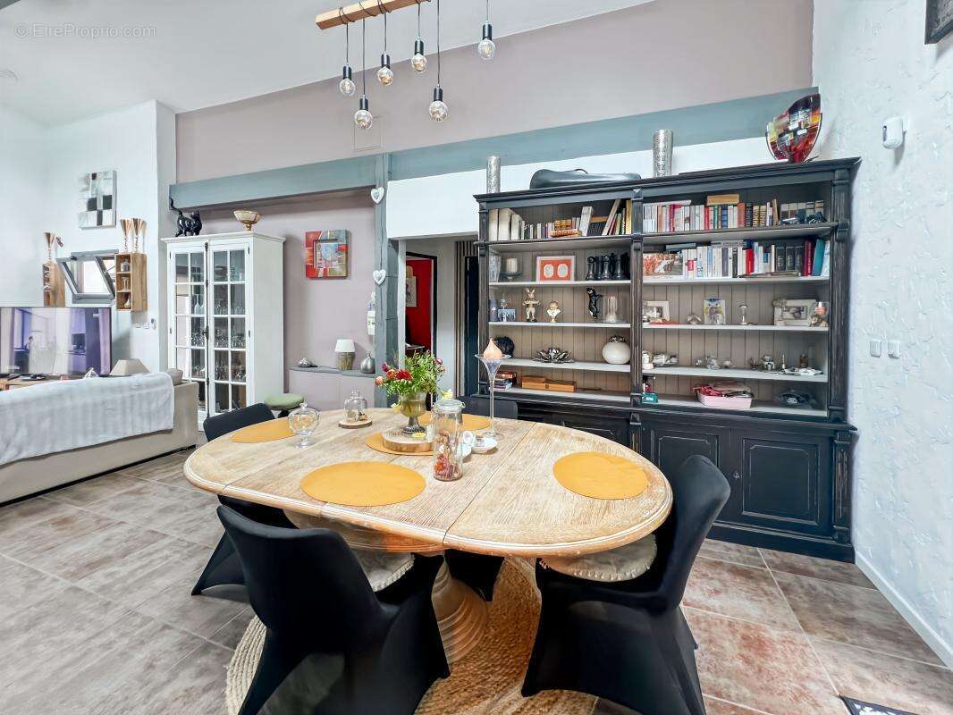 Maison à NOTRE-DAME-DE-SANILHAC