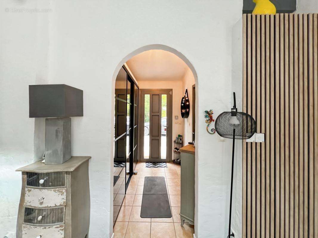 Maison à NOTRE-DAME-DE-SANILHAC