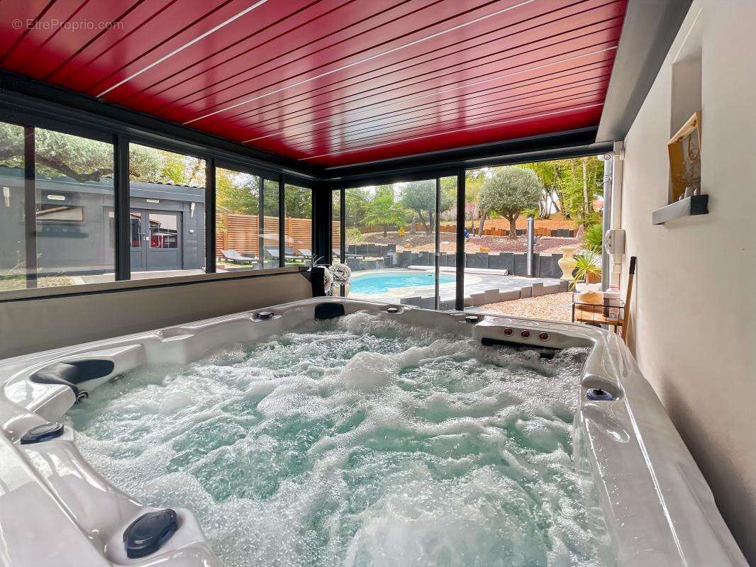 Maison à NOTRE-DAME-DE-SANILHAC