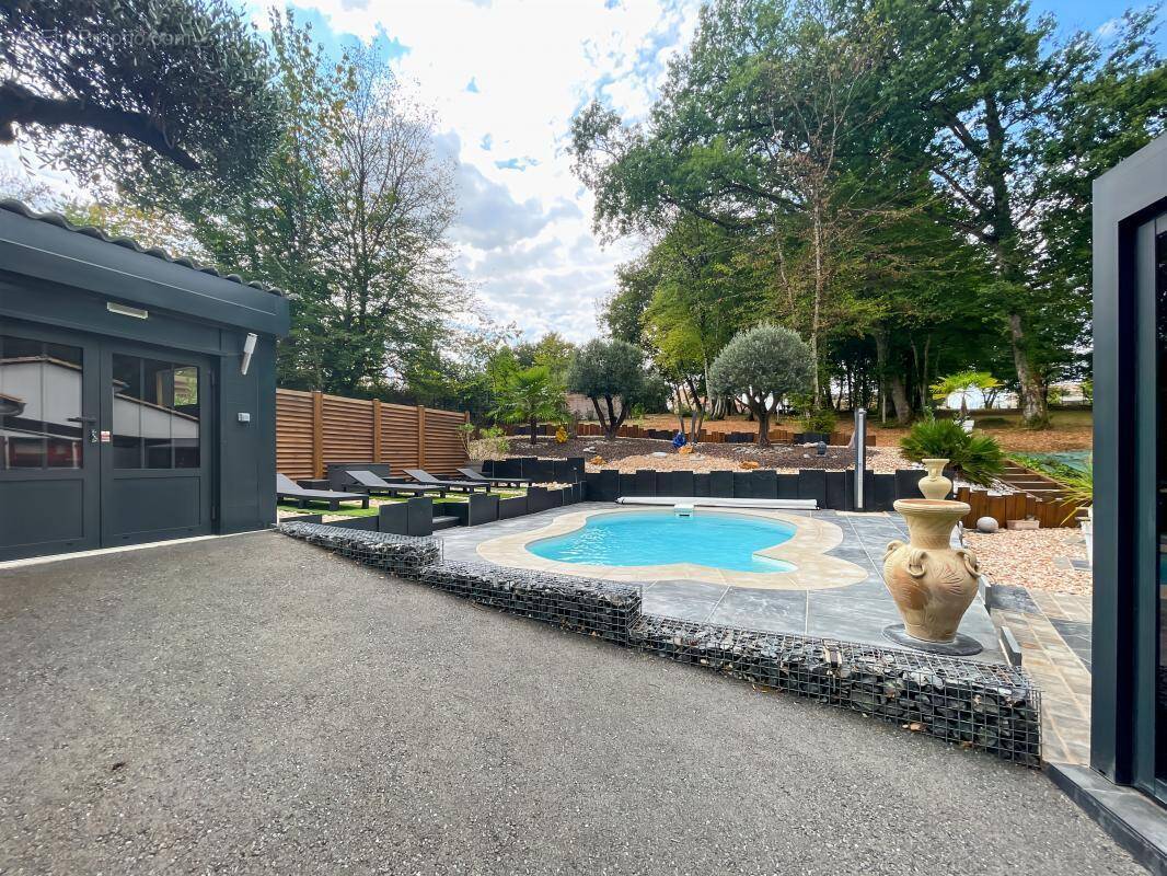 Maison à NOTRE-DAME-DE-SANILHAC