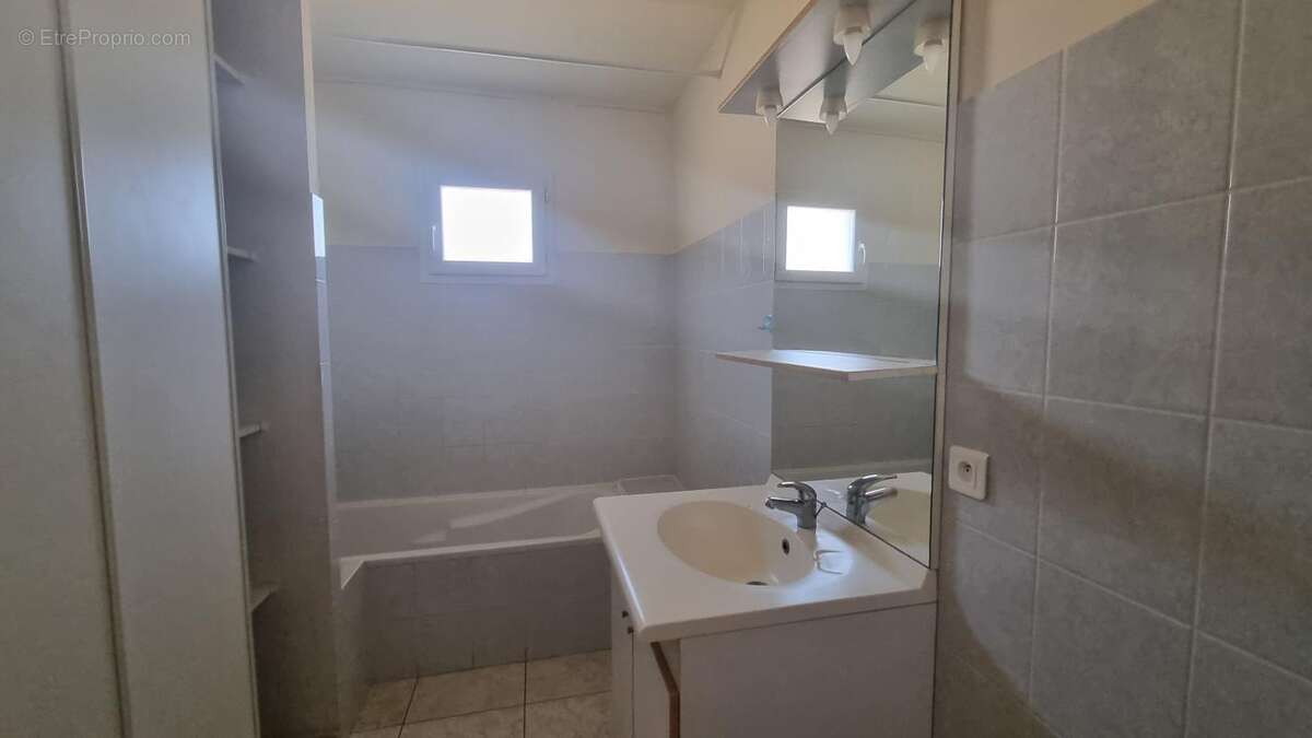 Maison à NOTRE-DAME-DE-SANILHAC