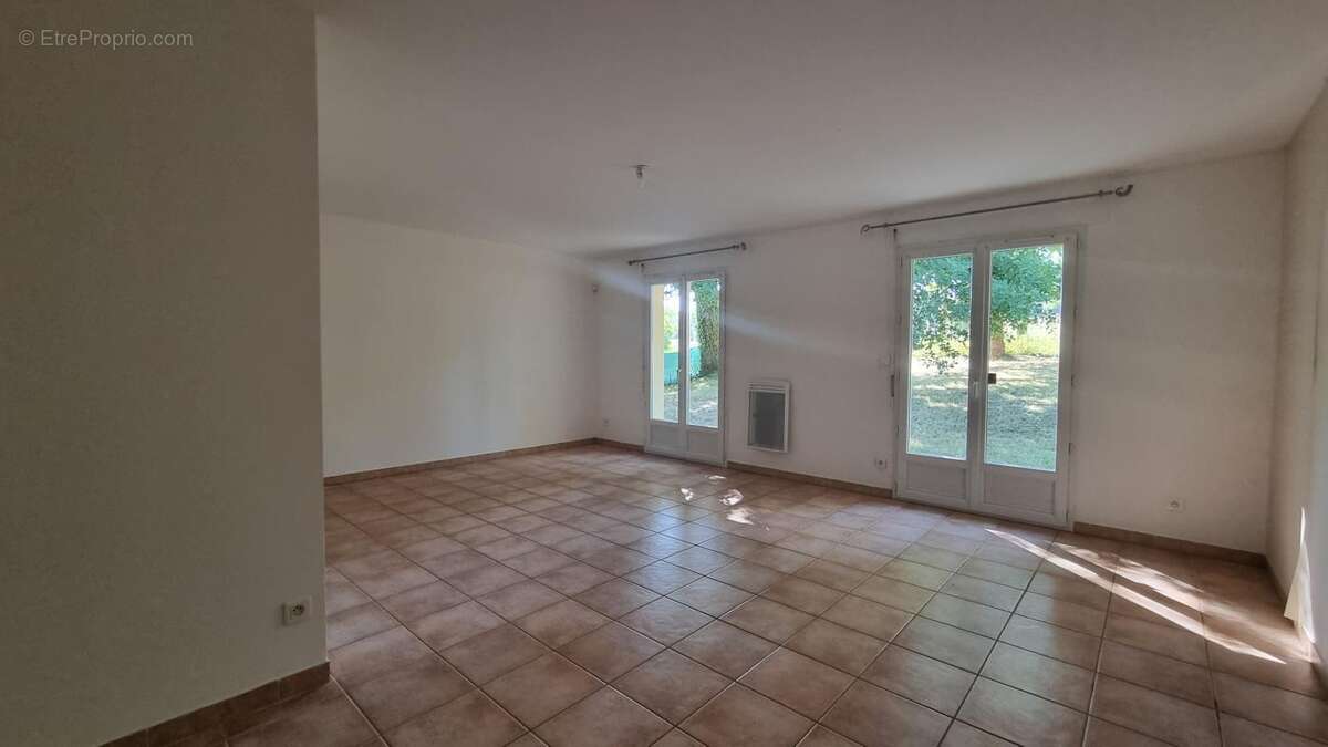 Maison à NOTRE-DAME-DE-SANILHAC