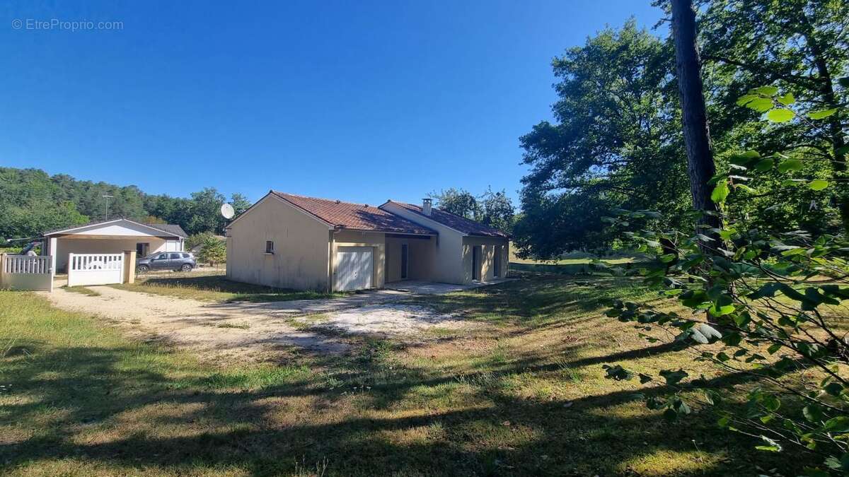 Maison à NOTRE-DAME-DE-SANILHAC