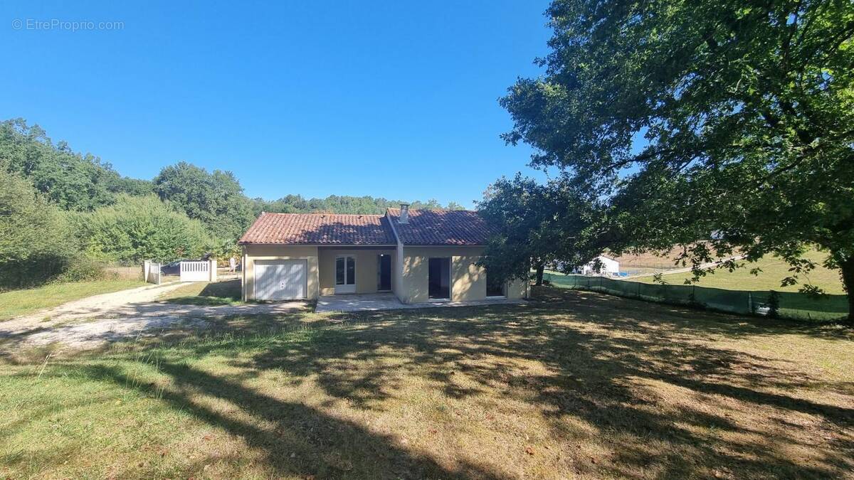 Maison à NOTRE-DAME-DE-SANILHAC